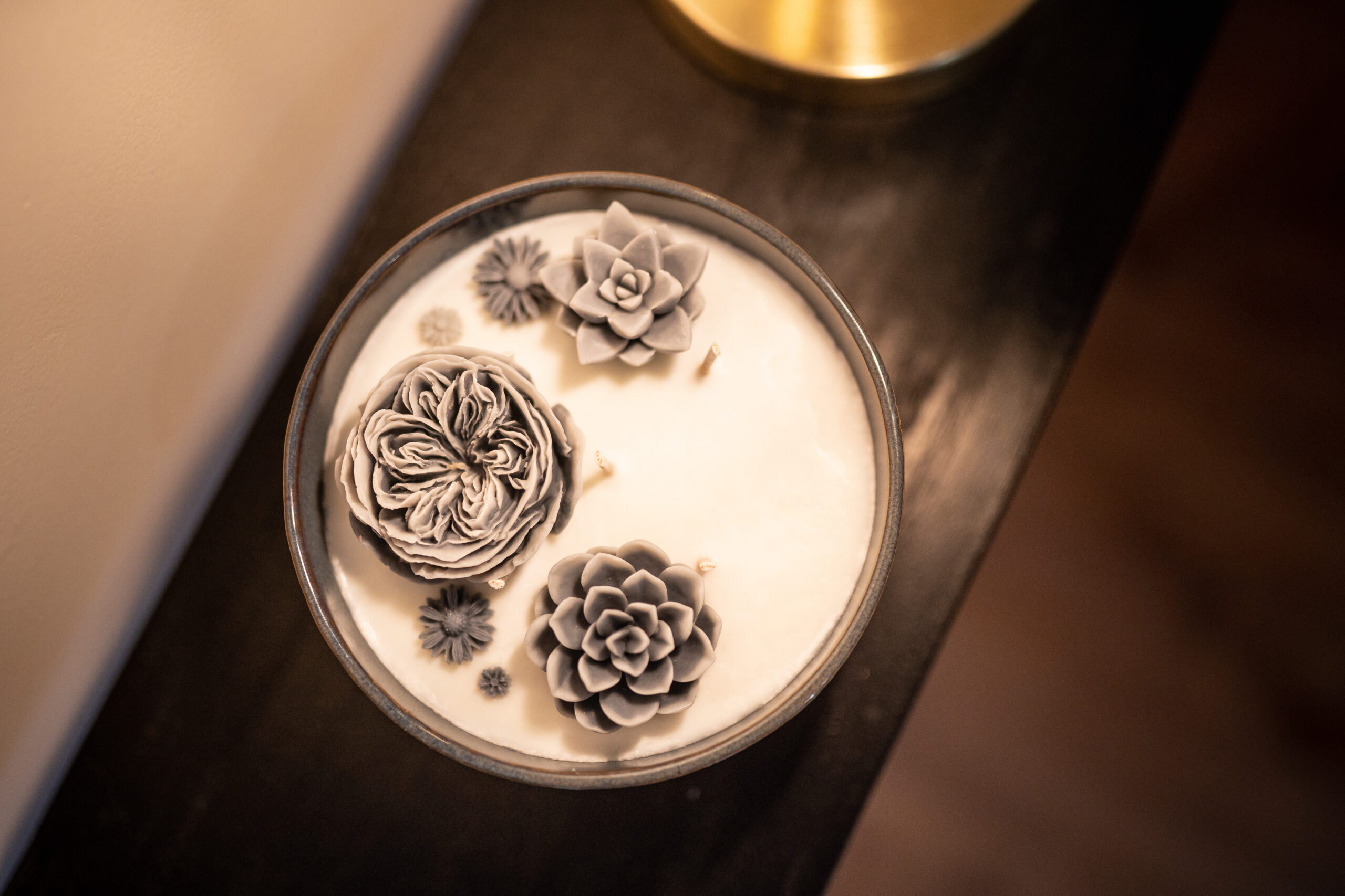 Bougies artisanales vs bougies industrielles : une révolution parfumée