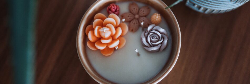 Création artisanale bretonne en cire végétale pour boutique locale