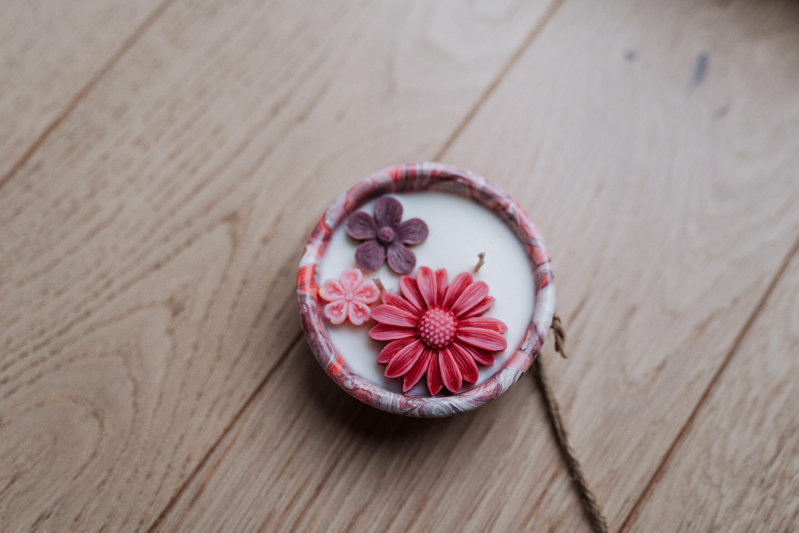 Bougie décorative en cire végétale européenne, fabrication artisanale Osmose près d’Auray